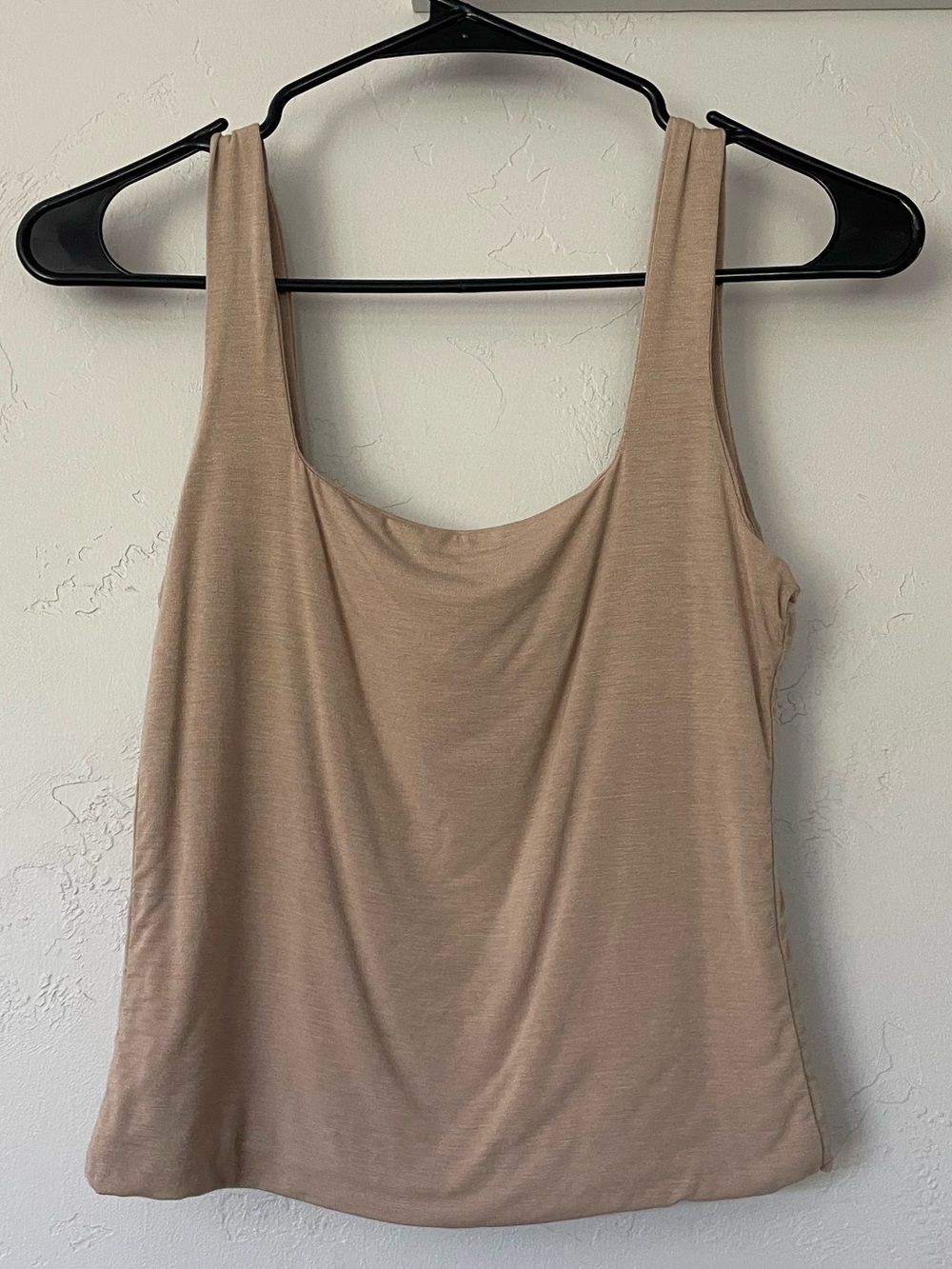 NWOT Magnolia Boutiqe Beige Scoop Neck Crop Tank Top